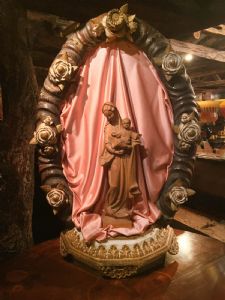 ALTAR- O PROZESSIONSBALDACHIN (Neu) (mit Holzskulptur Madonna mit Kind)